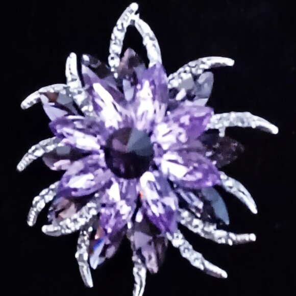 Gorgeous Lavender Rhinestone Brooch - Picture 2 of 5
